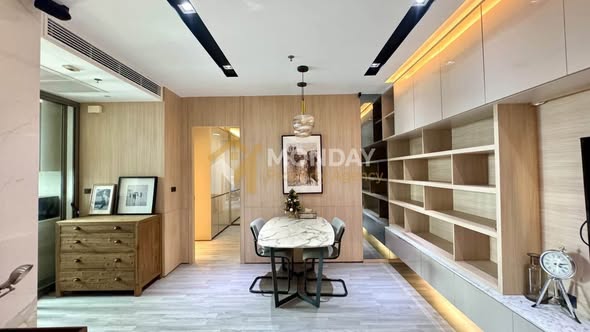 The Room Wongwian Yai