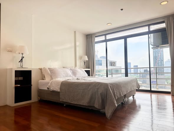 bedroom of The Royal Place 2