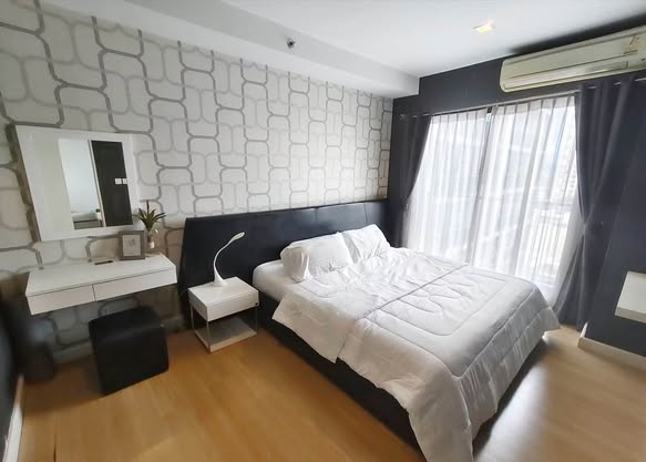 bedroom of The Seed Mingle