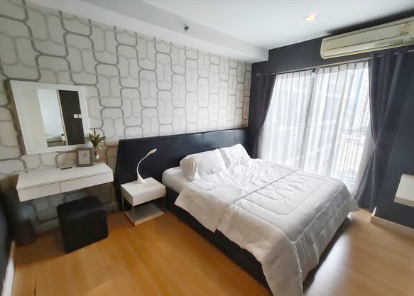 bedroom of The Seed Mingle