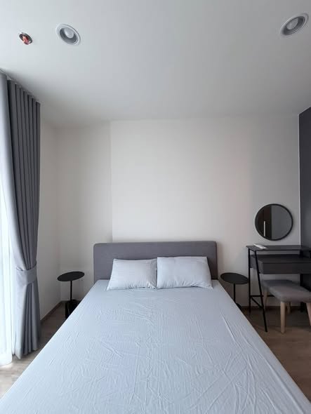 bedroom of The Seed Mingle