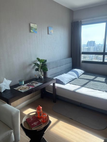 bedroom of The Seed Mingle
