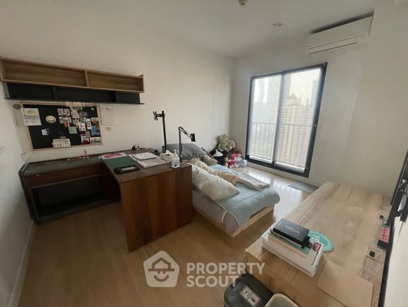 bedroom of The Seed Mingle