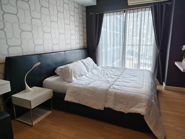 bedroom of The Seed Mingle