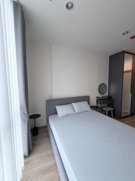 bedroom of The Seed Mingle