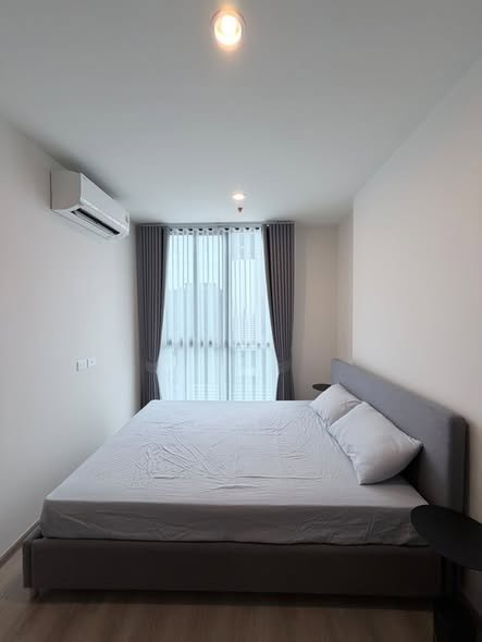 bedroom of The Seed Mingle