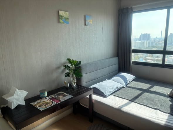 bedroom of The Seed Mingle