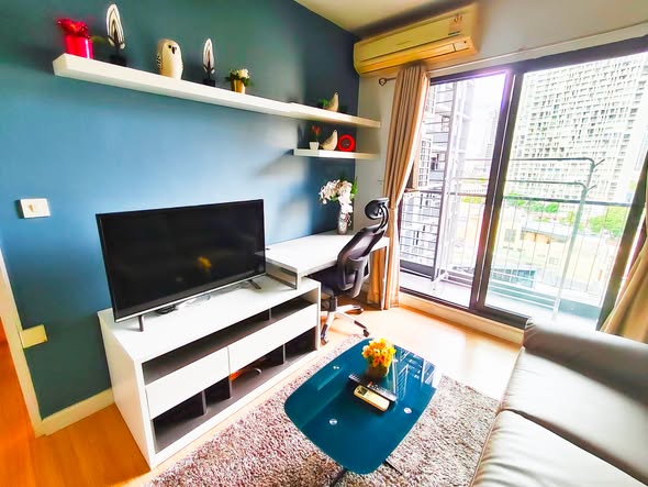 living room and bedroom of The Seed Mingle