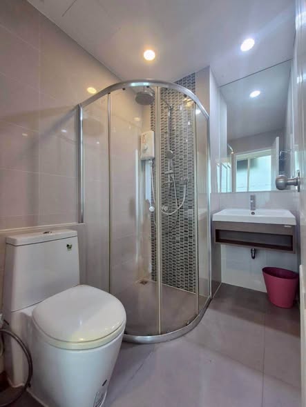 bathroom of The Sky Sukhumvit