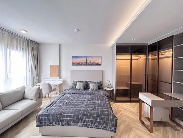 bedroom and room interior of The Strand Thonglor