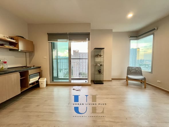 The Tempo Grand Sathon-Wutthakat