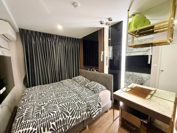 bedroom of The Tree On nut Station