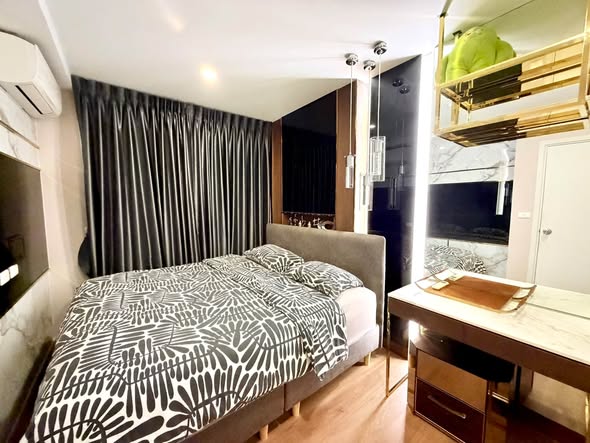 bedroom of The Tree On nut Station