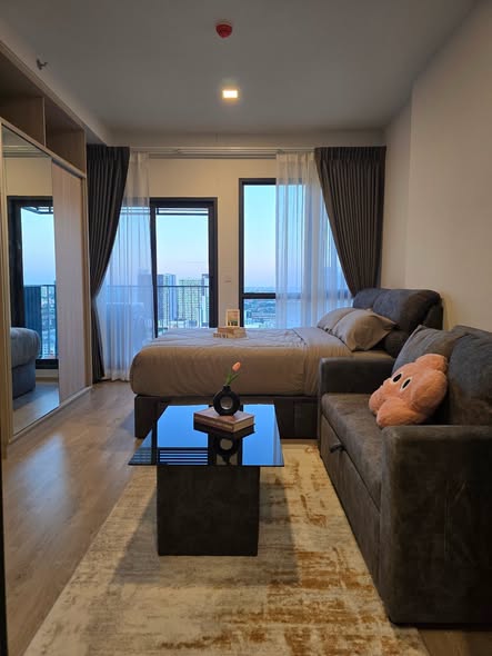 bedroom and living room of The Tree Pattanakarn-Ekkamai