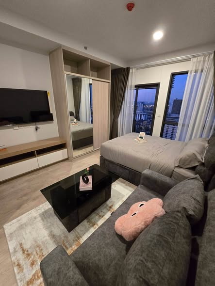 living room and bedroom of The Tree Pattanakarn-Ekkamai