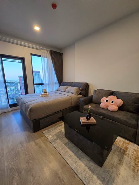 living room and bedroom of The Tree Pattanakarn-Ekkamai