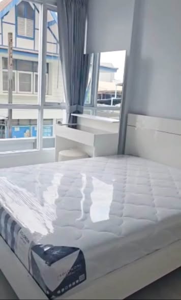 bedroom of The Ville Express