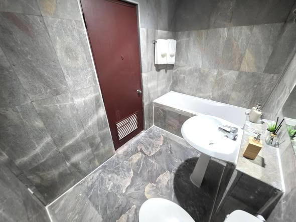 bathroom of The Waterford Park