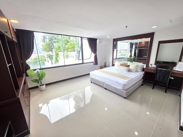 bedroom of The Waterford Park