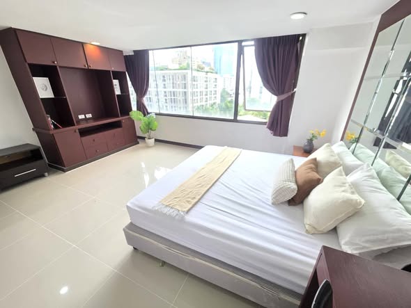 bedroom of The Waterford Park