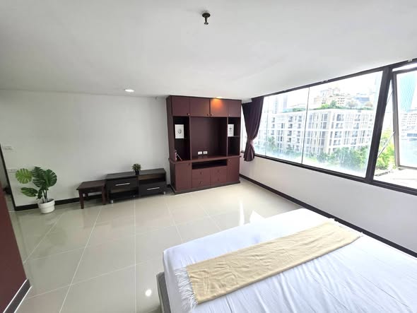bedroom of The Waterford Park