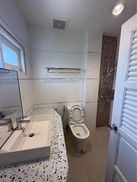 bathroom of Thong Lo Classic Home