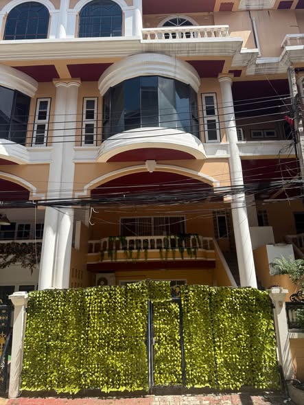 Thong Lo Classic Home