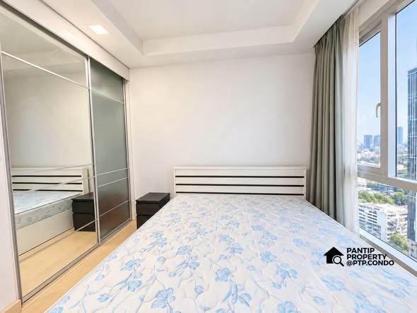 bedroom of Thru Thong Lor