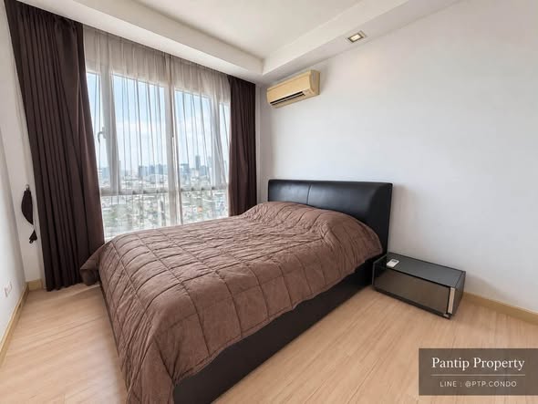 bedroom of Thru Thong Lor