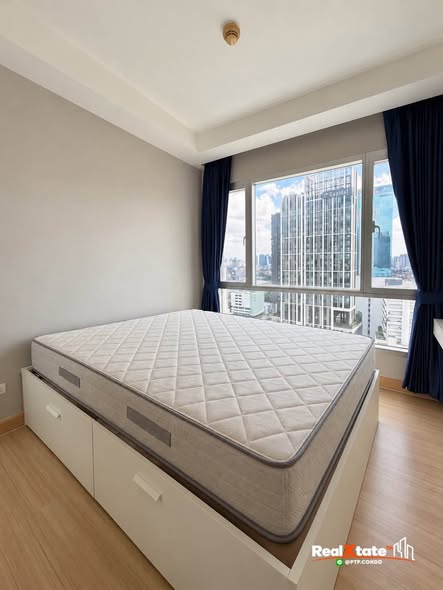 bedroom of Thru Thong Lor