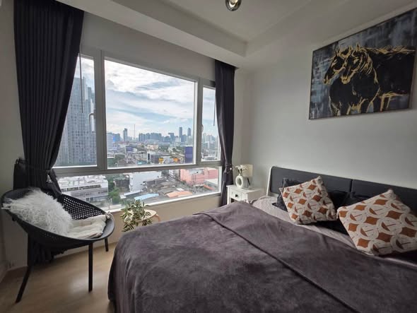 bedroom of Thru Thong Lor