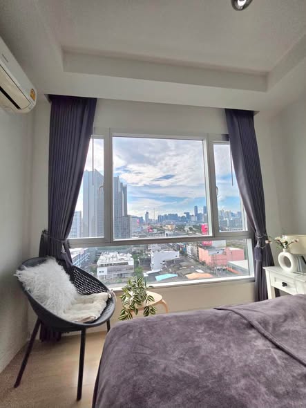 bedroom of Thru Thong Lor