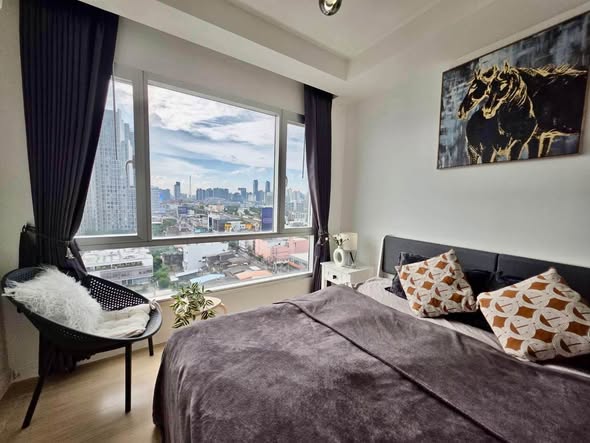 bedroom of Thru Thong Lor