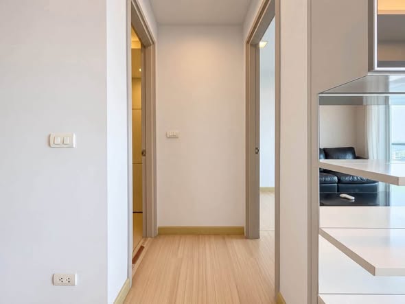 room interior of Thru Thong Lor