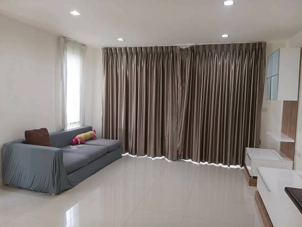 living room and bedroom of Town Avenue Srinagarin