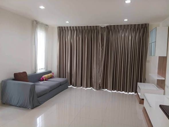 living room and bedroom of Town Avenue Srinagarin