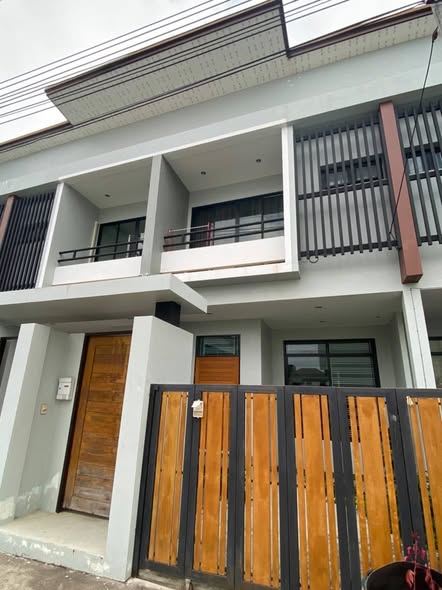 Town Home San Sai
