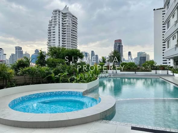 pool of United Residence