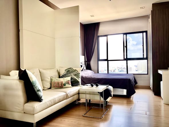 bedroom and living room of Urbano Absolute Sathon-Taksin