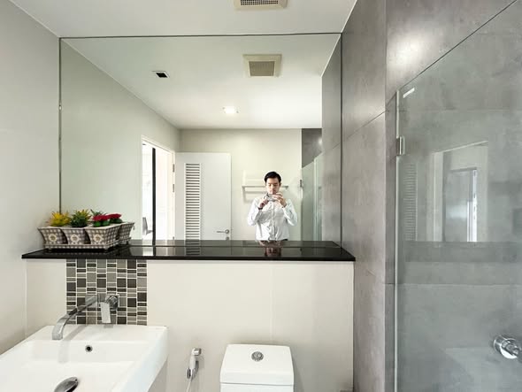 room interior and bathroom of Urbano Absolute Sathon-Taksin