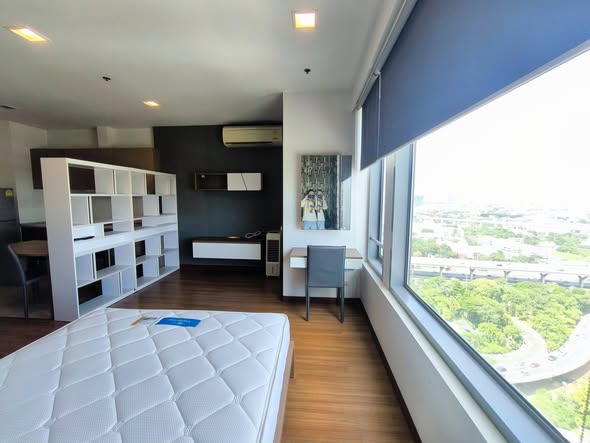 bedroom and room interior of Vantage Condominium