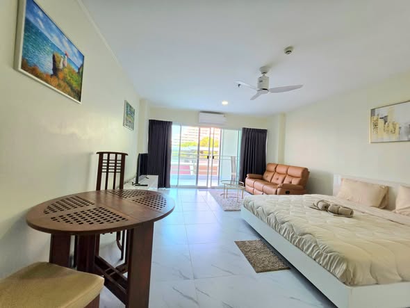 living room and bedroom of View Talay 5 C Condominium