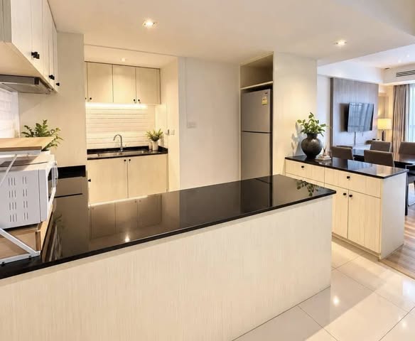 kitchen of Villa Asoke Condominium