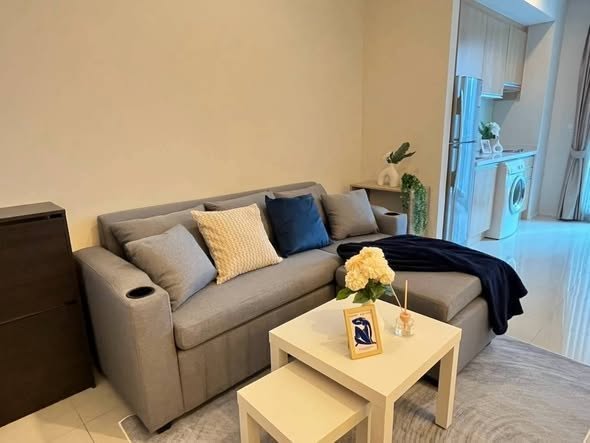 living room and bedroom of Villa Asoke Condominium
