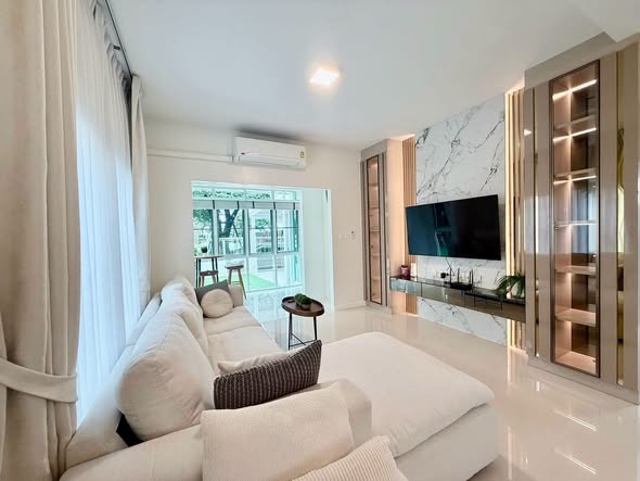 bedroom and living room of Villaggio Srinakarin-Bangna 2