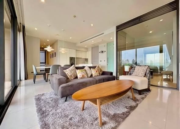 living room and room interior of VITTORIO Sukhumvit 39 วิตโตริโอ สุขุมวิท 39