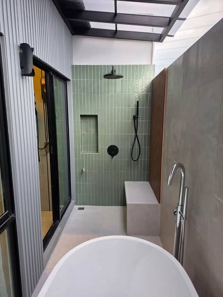 room interior and bathroom of VIVE บางนา กม.7 | วิเว่ บางนา กม.7