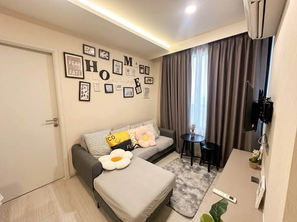 living room and bedroom of VTARA36 Condominium