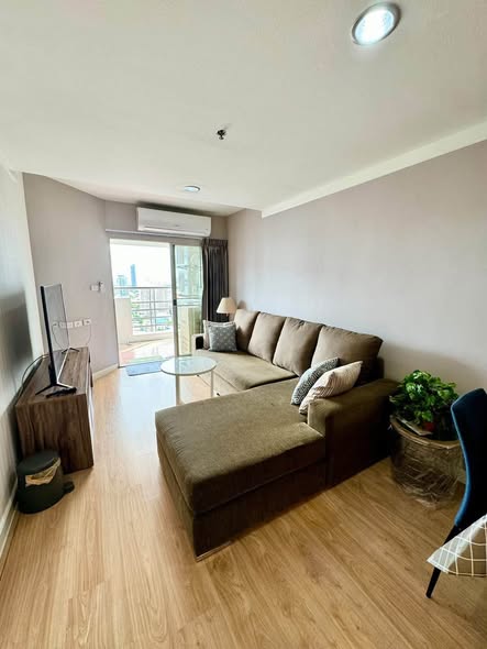 living room of Waterford Diamond Tower
