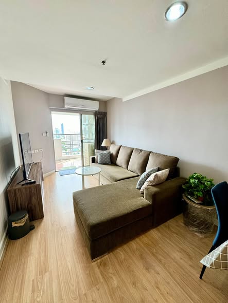living room of Waterford Diamond Tower